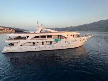 Spacious cabin with double bed, ensuite bathroom, and sea view window